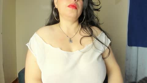 Snapshot of angela_suaza chatting on 11/27/25, 02:13 Angela online show from 11/27/25, 02:13