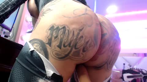 Angela Cianuro online show from 12/30/24, 03:36