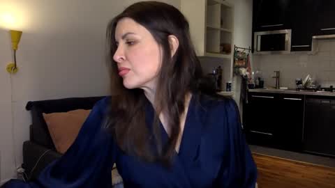 Snapshot of angeladarkk chatting on 01/24/25, 08:32 Angela online show from 01/24/25, 08:32