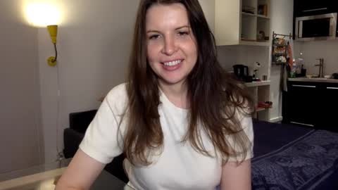 Snapshot of angeladarkk chatting on 09/24/25, 03:59 Angela online show from 09/24/25, 03:59