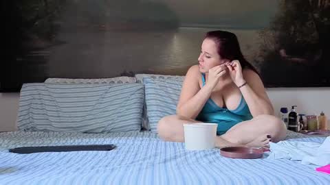 Snapshot of angelamax1 chatting on 02/14/26, 07:21 Max y Angela independent model online show from 02/14/26, 07:21