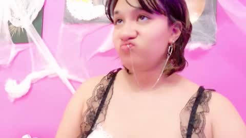 Snapshot of angelarumiee chatting on 10/12/25, 08:19 Angela online show from 10/12/25, 08:19