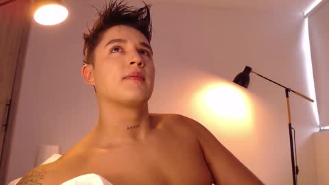 Snapshot of angelcossio chatting on 10/15/25, 08:09 Angel online show from 10/15/25, 08:09