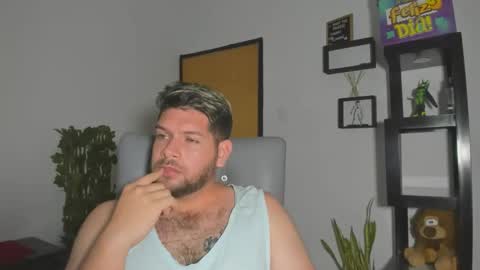 Snapshot of angelcute3 chatting on 10/13/25, 03:28 angel online show from 10/13/25, 03:28