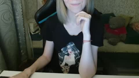 Snapshot of angelcute32 chatting on 10/09/25, 03:32 AngelCute32 online show from 10/09/25, 03:32