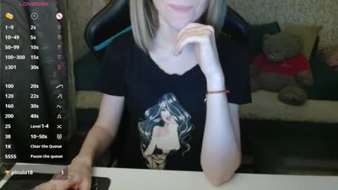 Snapshot of angelcute32 chatting on 10/17/25, 03:14 AngelCute32 online show from 10/17/25, 03:14