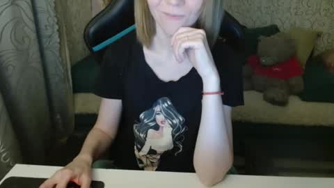 Snapshot of angelcute32 chatting on 10/18/25, 03:13 AngelCute32 online show from 10/18/25, 03:13