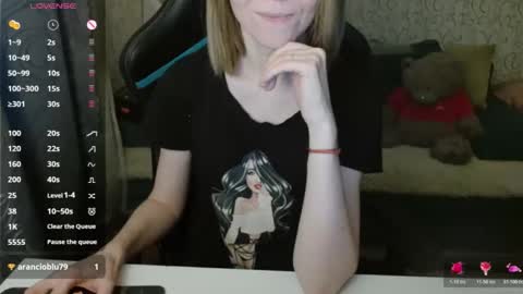 Snapshot of angelcute32 chatting on 10/19/25, 02:29 AngelCute32 online show from 10/19/25, 02:29