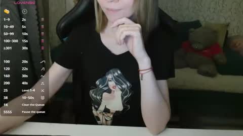 Snapshot of angelcute32 chatting on 10/26/25, 03:18 AngelCute32 online show from 10/26/25, 03:18