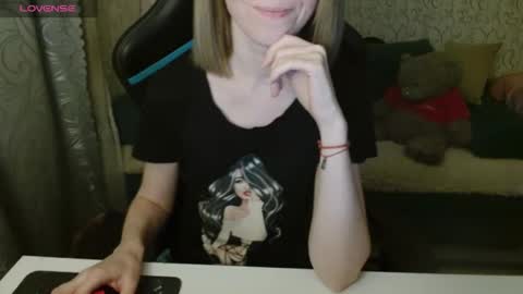 Snapshot of angelcute32 chatting on 10/27/25, 03:16 AngelCute32 online show from 10/27/25, 03:16