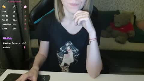 Snapshot of angelcute32 chatting on 10/30/25, 03:13 AngelCute32 online show from 10/30/25, 03:13