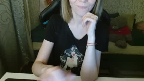 Snapshot of angelcute32 chatting on 10/31/25, 02:40 AngelCute32 online show from 10/31/25, 02:40