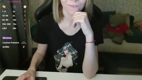 Snapshot of angelcute32 chatting on 11/07/25, 03:01 AngelCute32 online show from 11/07/25, 03:01