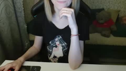 Snapshot of angelcute32 chatting on 11/09/25, 03:21 AngelCute32 online show from 11/09/25, 03:21