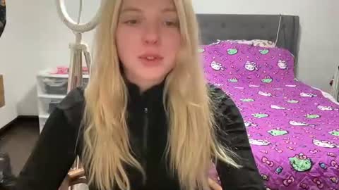 Princess Peach online show from 11/11/25, 07:19