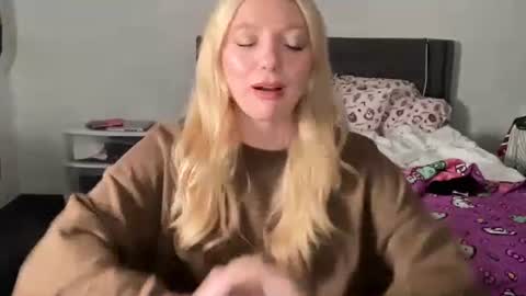 Princess Peach online show from 11/12/25, 05:19