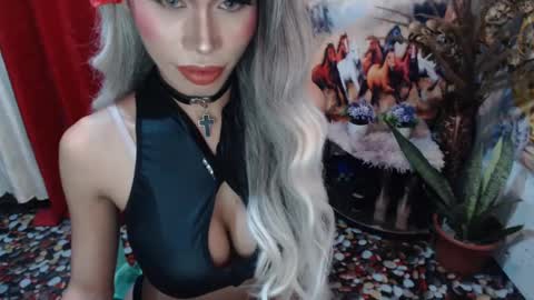 Snapshot of angelic_face_808 chatting on 03/11/25, 09:24 DIVINE ANGEL online show from 03/11/25, 09:24