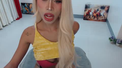 Snapshot of angelic_face_808 chatting on 09/29/25, 10:20 DIVINE ANGEL online show from 09/29/25, 10:20