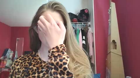 AngelicAngel online show from 11/19/25, 06:08