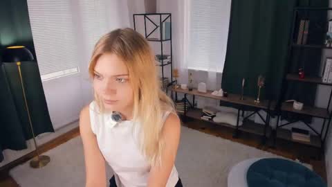 Snapshot of angelinahass chatting on 04/16/26, 08:48 Alice WOW online show from 04/16/26, 08:48