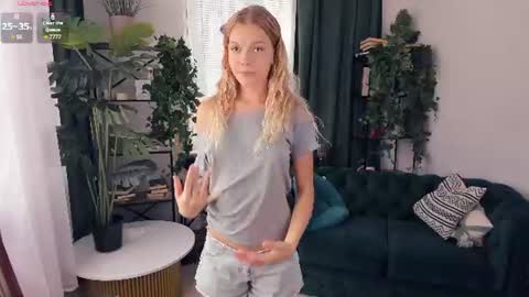 Alice WOW online show from 08/09/26, 08:41