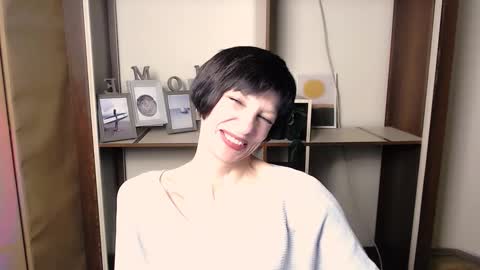 Angelina online show from 11/17/25, 08:09