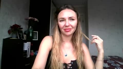 angelinalove28 online show from 12/18/25, 07:47