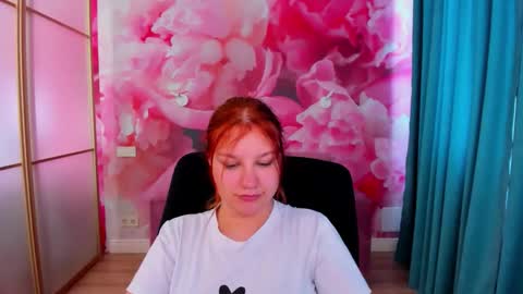 AngelinaLow online show from 06/01/26, 11:34