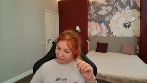 AngelinaLow online show from 06/05/26, 11:27