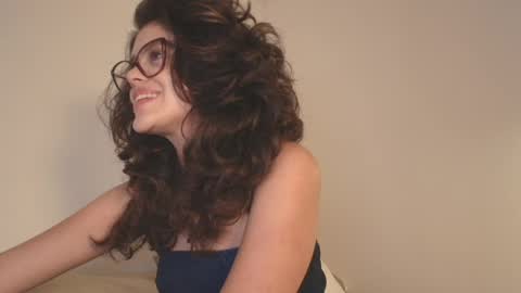 Snapshot of angelinarosss_ chatting on 05/04/26, 02:07 online show from 05/04/26, 02:07