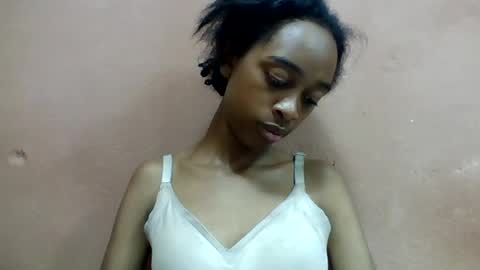 Snapshot of angeline221173 chatting on 07/27/26, 08:27 angeline221173 online show from 07/27/26, 08:27