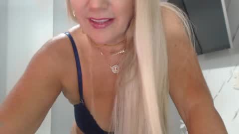 Snapshot of angelinna_12 chatting on 06/25/26, 04:12 angelinna_12 online show from 06/25/26, 04:12