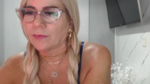 Snapshot of angelinna_12 chatting on 06/25/26, 05:12 angelinna_12 online show from 06/25/26, 05:12