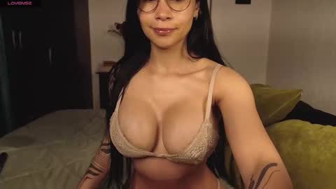  ANGELA ISABELLA  online show from 03/18/26, 09:29