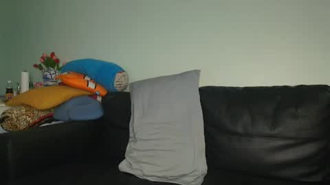 Snapshot of angellarcutie chatting on 03/22/26, 01:36 Angie online show from 03/22/26, 01:36