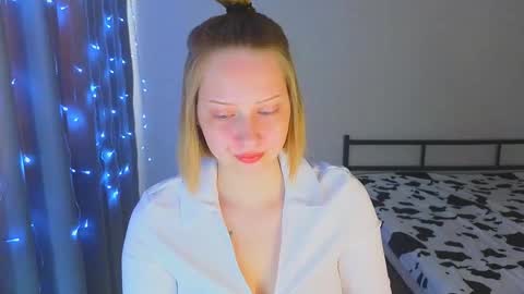 Cutie online show from 12/01/25, 03:22