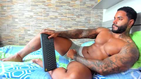 angelo_evans33 online show from 10/23/25, 04:39