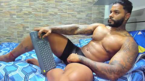 angelo_evans33 online show from 12/16/25, 10:48