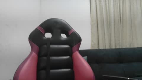 Snapshot of angels_chat chatting on 07/01/26, 04:25 ivanna online show from 07/01/26, 04:25