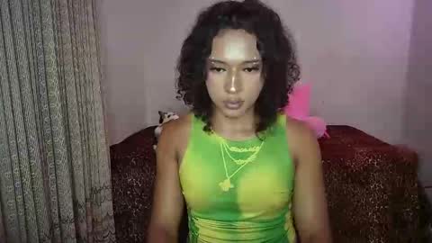 Snapshot of angelsdustxxx chatting on 04/17/26, 02:03 online show from 04/17/26, 02:03