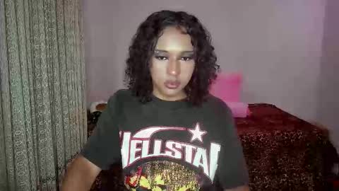 Snapshot of angelsdustxxx chatting on 04/19/26, 04:34 online show from 04/19/26, 04:34