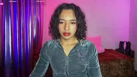 Snapshot of angelsdustxxx chatting on 05/10/26, 01:33 online show from 05/10/26, 01:33