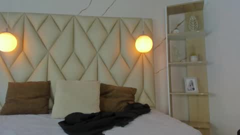 ANGIE online show from 11/17/25, 02:01