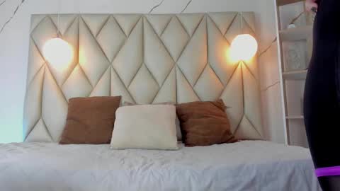 ANGIE online show from 11/21/25, 02:16