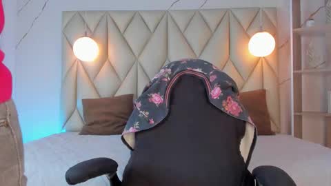 ANGIE online show from 12/01/25, 01:27