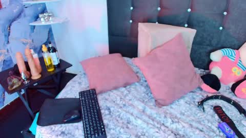 Snapshot of angelthroatt chatting on 09/25/25, 03:05 ANGEL online show from 09/25/25, 03:05