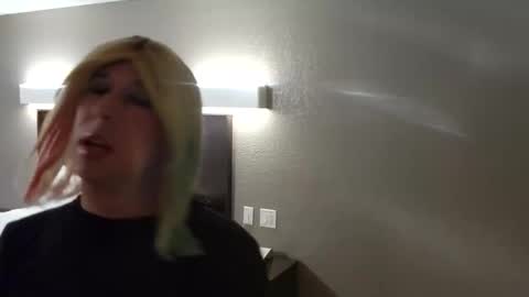 AngelxLondon online show from 10/22/25, 12:33