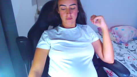 Snapshot of angie_dreamgirl chatting on 02/04/25, 10:55 IG angie dreamgirl01 online show from 02/04/25, 10:55