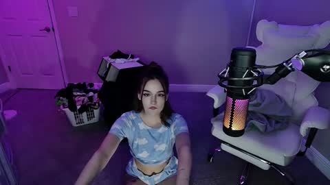 Snapshot of angiefae_ chatting on 11/11/25, 03:17 Angie Fae online show from 11/11/25, 03:17