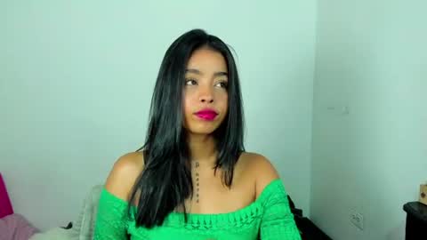 Snapshot of angielee01 chatting on 06/29/26, 11:32 Angie y Andres online show from 06/29/26, 11:32